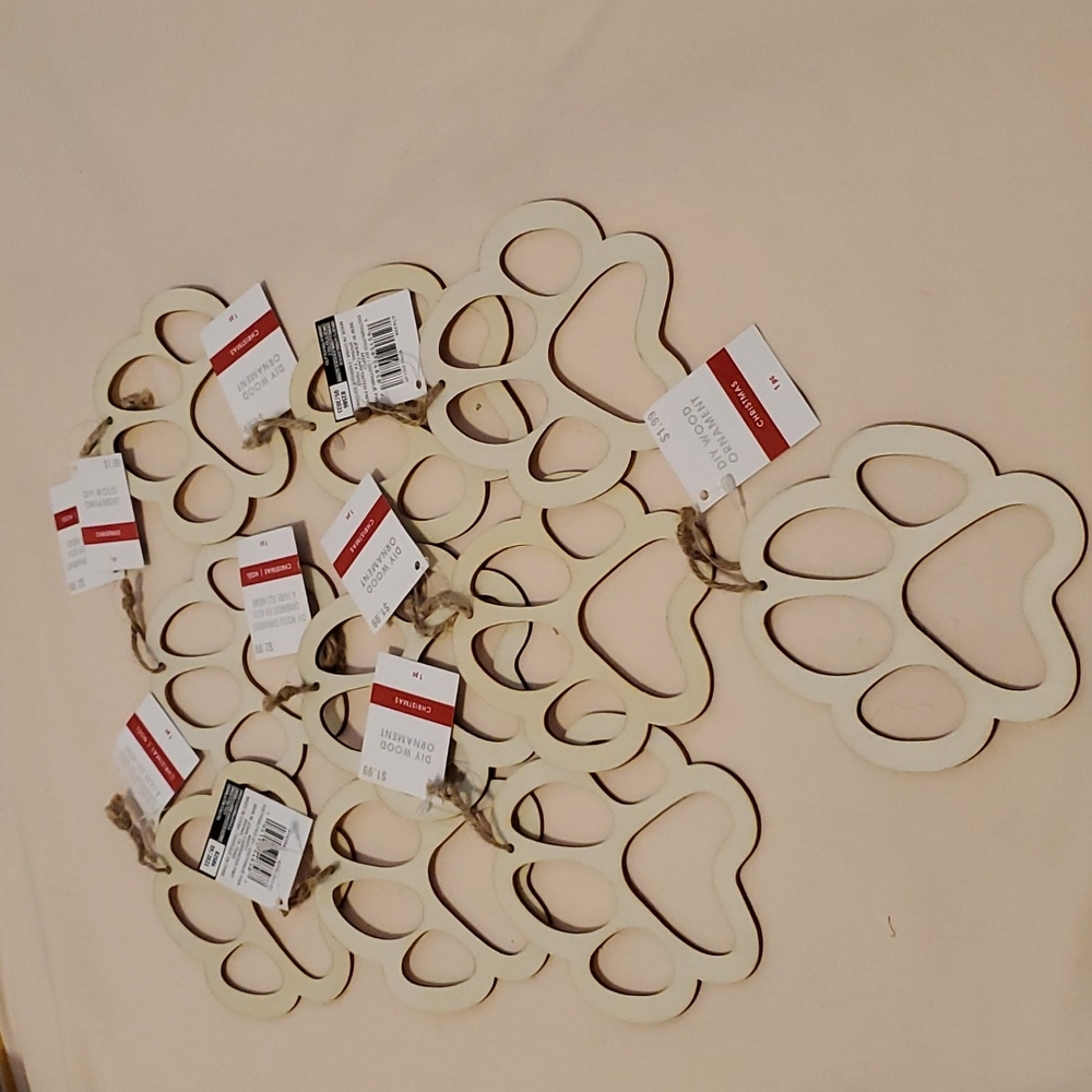10 DIY Paw Wood Ornaments